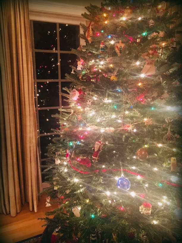 Christmas tree, Santa story