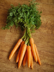 https://pixabay.com/photos/carrots-carrot-tops-vegetable-1112020/ctowner